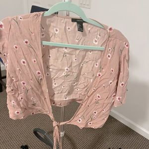 Cute crop blouse for summer. Size Large: brand Forever21